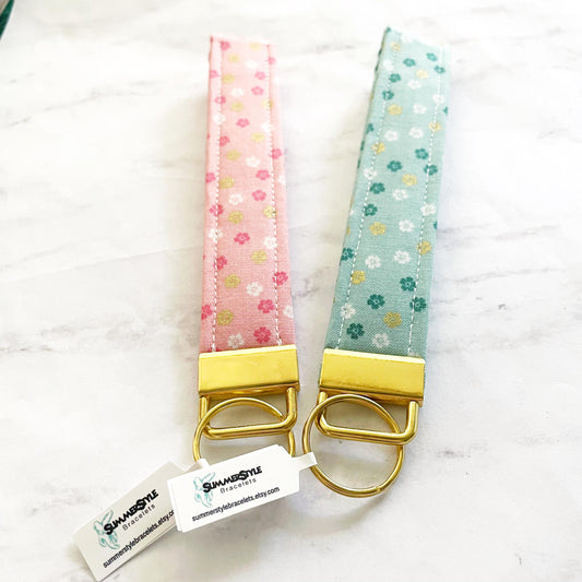 Tiny Flowers Key Fob Wristlet, 6.5in Wristlet Lanyard, Keychain Wristlet, Handmade Lanyard, SummerStyle Bracelets