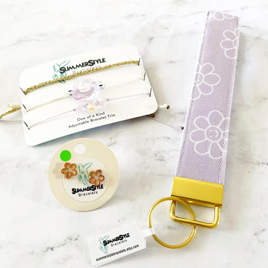 Happy Daisy Gift Box, Curated Gift, Floral Jewelry, Floral Keychain, Gift Box for Her, Ready to Ship Gift, SummerStyle Bracelets