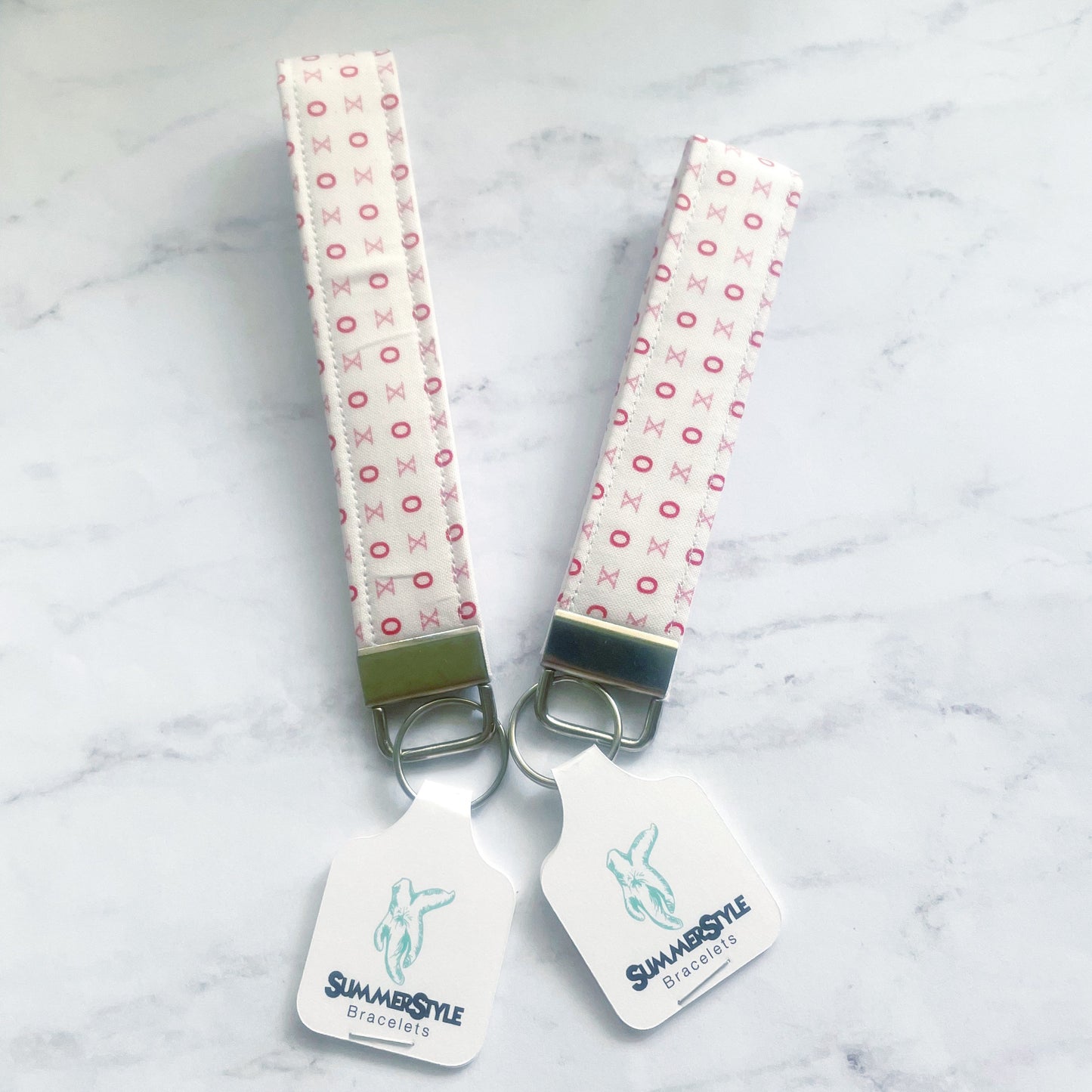 VALENTINE White XOXO Key Fob Wristlet, Wristlet Lanyard, Keychain Wristlet, Handmade Lanyard, SummerStyle Bracelets