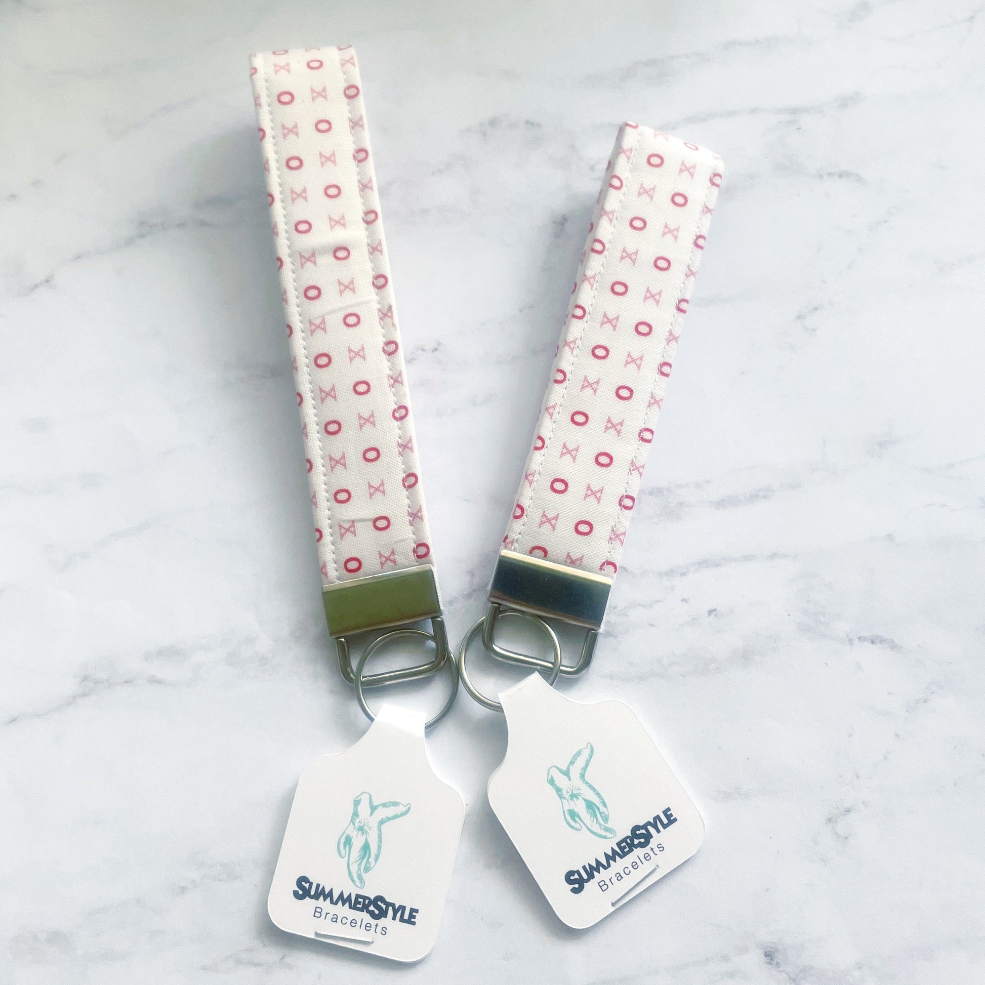 VALENTINE White XOXO Key Fob Wristlet, Wristlet Lanyard, Keychain Wristlet, Handmade Lanyard, SummerStyle Bracelets