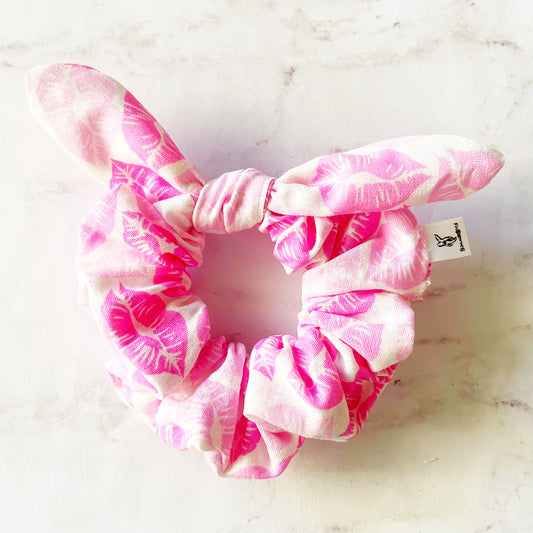 Kiss Me Bow Scrunchie, Scrunched Bow Hair Tie, Hair Bow, Lip Print Scrunchie, Hair Accessories, Bow Hair Tie, SummerStyle Bracelets