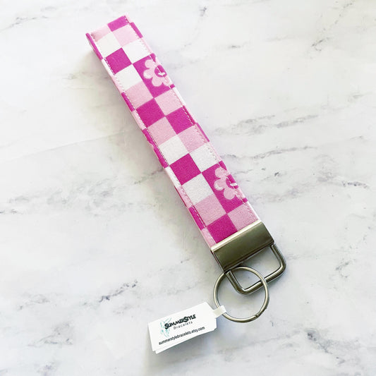 Pink Checkered Flower Key Fob Wristlet, 6.5in Wristlet Lanyard, Keychain Wristlet, Handmade Lanyard, SummerStyle Bracelets