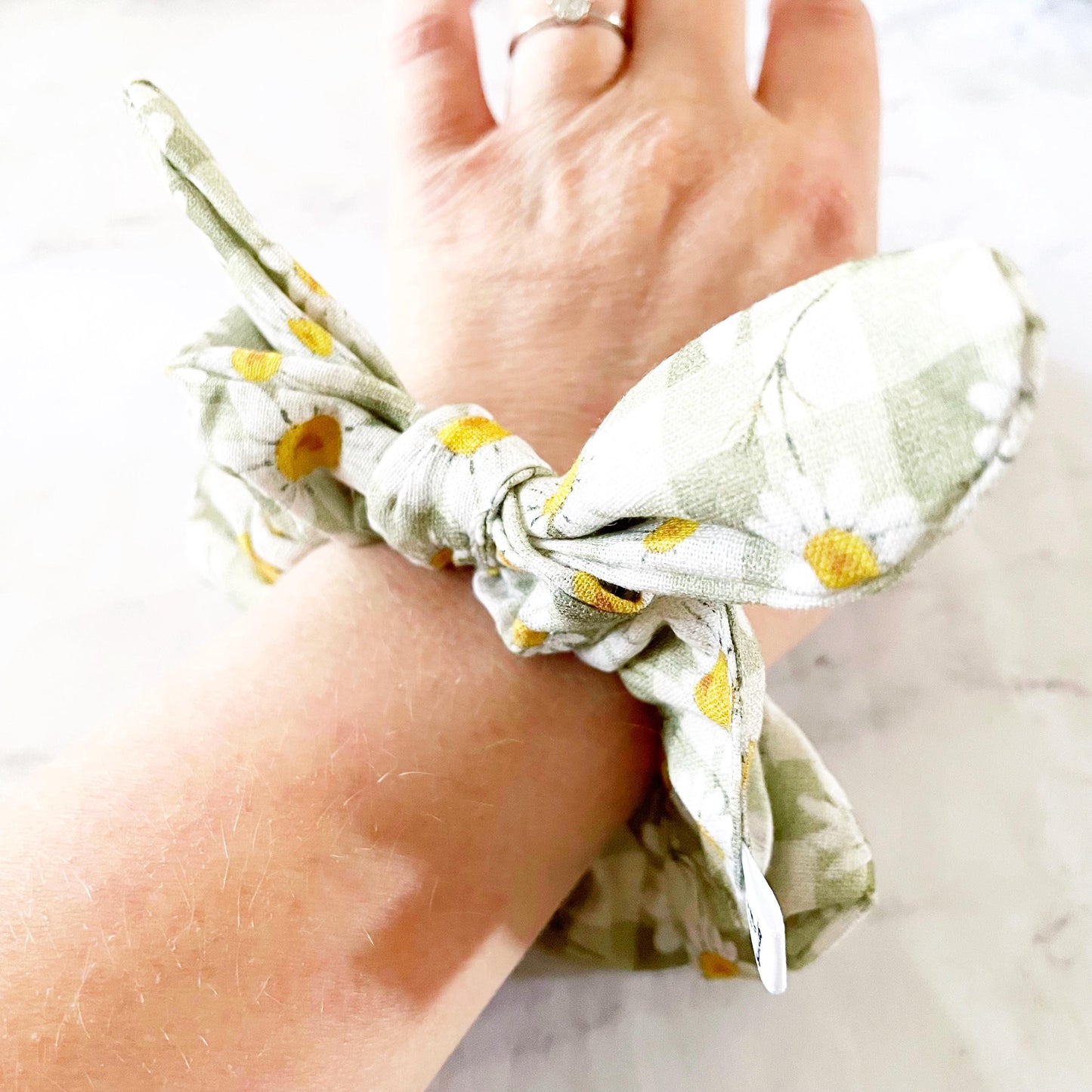 Gingham Daisy Bow Scrunchie, Floral Gift, Hair Accessories, Bow Hair Tie, SummerStyle Bracelets