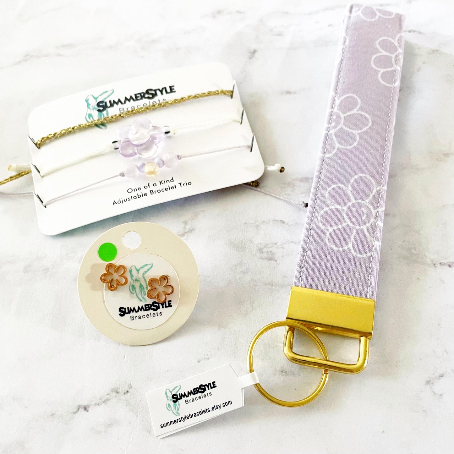 Happy Daisy Gift Box, Curated Gift, Floral Jewelry, Floral Keychain, Gift Box for Her, Ready to Ship Gift, SummerStyle Bracelets