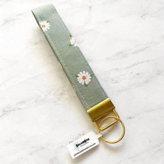 Sage Daisy Key Fob Wristlet, 6.5in Wristlet Lanyard, Keychain Wristlet, Handmade Lanyard, SummerStyle Bracelets