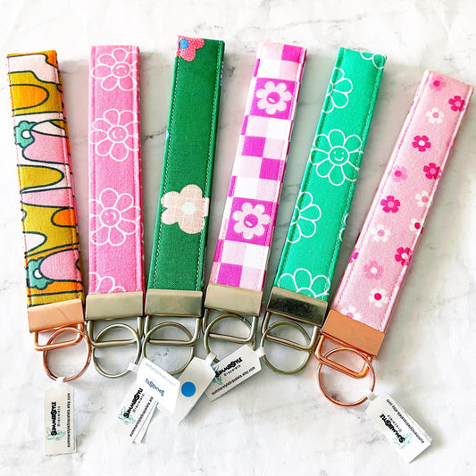 Groovy 70s Key Fob Wristlet, 6.5in Wristlet Lanyard, Keychain Wristlet, Handmade Lanyard, SummerStyle Bracelets