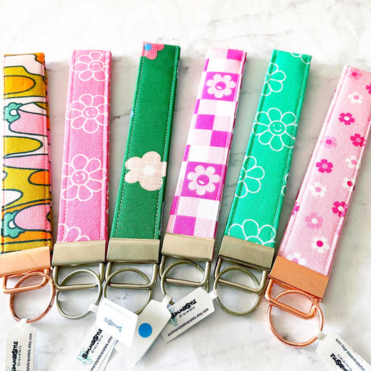 Groovy 70s Key Fob Wristlet, 6.5in Wristlet Lanyard, Keychain Wristlet, Handmade Lanyard, SummerStyle Bracelets