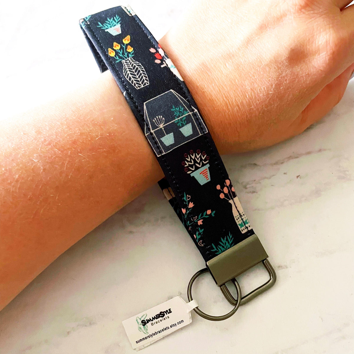 Hanging Plants Key Fob Wristlet, 6.5in Wristlet Lanyard, Keychain Wristlet, Handmade Lanyard, SummerStyle Bracelets