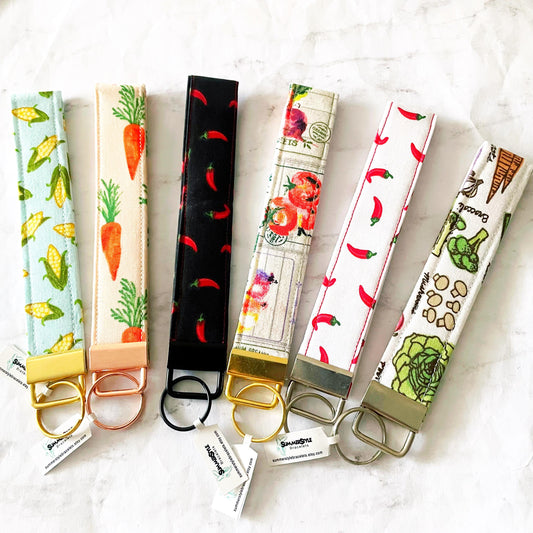 White Chili Pepper Key Fob Wristlet, 6.5in Wristlet Lanyard, Keychain Wristlet, Handmade Lanyard, SummerStyle Bracelets
