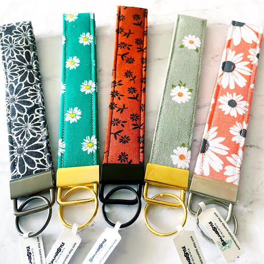 Sage Daisy Key Fob Wristlet, 6.5in Wristlet Lanyard, Keychain Wristlet, Handmade Lanyard, SummerStyle Bracelets